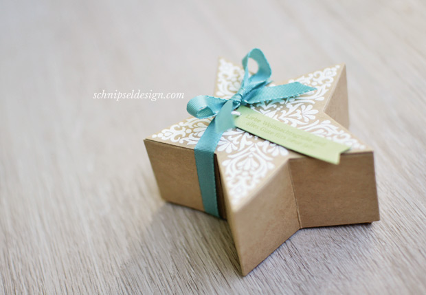 stampin-up-zauber-der-weihnacht--aus-dem-hausschen-box-schachtel-stern-sternenform-sandfarbener-karton-embossing-schnipseldesign-osterreich-2