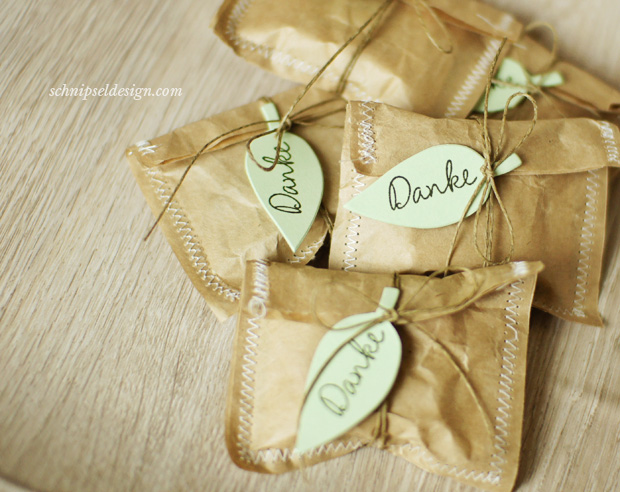 stampin-up-bigz-herbstzauber-kartenset-hip-hip-hurra-waldmoos-danke-geschenk-schnipseldesign-2