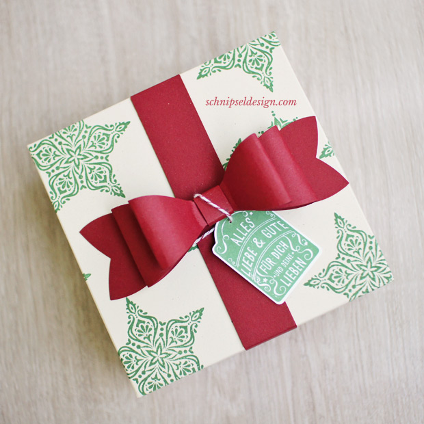 stampin-up-geschenk-verpackung-zauber-der-weihnacht-sandfarbener-karton-geschenkschleife-Stempelset-fur-dich-stanze-etikettanhanger-schnipseldesign-osterreich-2