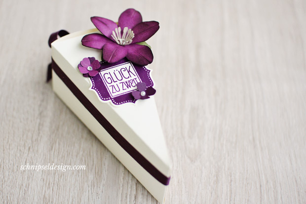 stampin-up-hochzeit-geldgeschenk-tortenstuck-furs-etikett-brombeermousse-kleine-blute-itty-bitty-akzente-cameo-schnipseldesign-1