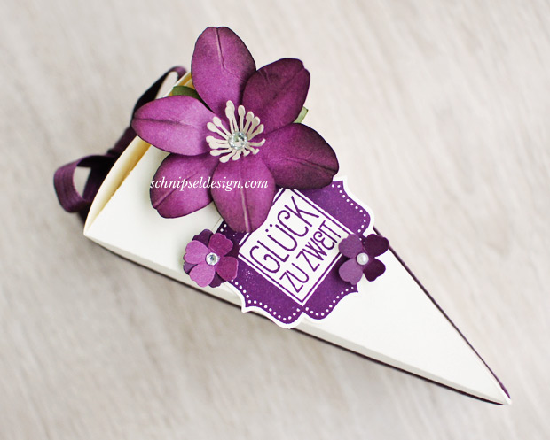 stampin-up-hochzeit-geldgeschenk-tortenstuck-furs-etikett-brombeermousse-kleine-blute-itty-bitty-akzente-cameo-schnipseldesign-2