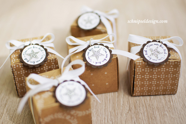 stampin-up-stanz-falzbrett-geschenkschachteln-Unterm-Christbaum-ein-gruss-fur-alle-falle-itty-bitty-espresso-gastgeschenk-1