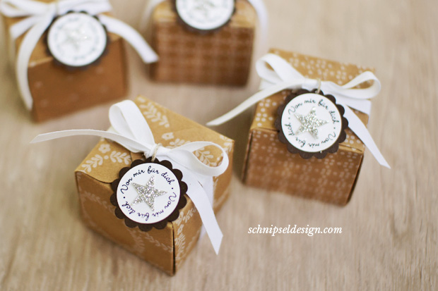 stampin-up-stanz-falzbrett-geschenkschachteln-Unterm-Christbaum-ein-gruss-fur-alle-falle-itty-bitty-espresso-gastgeschenk-2