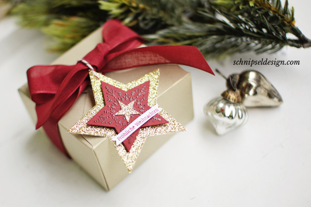 stampin-up-weihnacht-stanz-und-falzbrett-geschenkschachteln-mattgold-chili-many-merry-stars-glitzerpapier-schnipseldesign-1