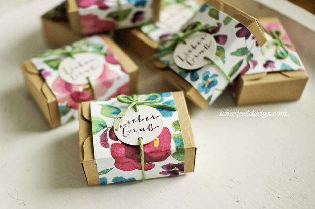 stampin-up-verpackung-brownie-umschlagbett-envelope-punch-board-ein-grosses-gluck-seidenglanz-zarter-fruhling-sandfarbener-karton-schnipseldesign-1