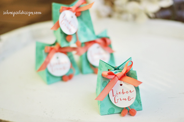 stampin-up-osterreich-box-painted-petals-ein-grosses-gluck-jade-calpyso-bommelband-schnipselddesign-1