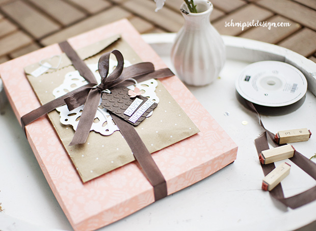 stampin-geschenkverpackung-buch-tute-espresso-etikettanhanger-mini-serif-alpha-crazy-about-you-doily-schnipseldesign-osterreich-2