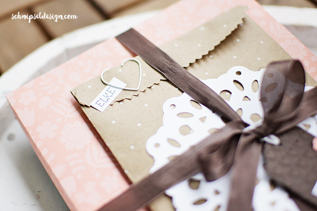 stampin-geschenkverpackung-buch-tute-espresso-etikettanhanger-mini-serif-alpha-crazy-about-you-doily-schnipseldesign-osterreich-4